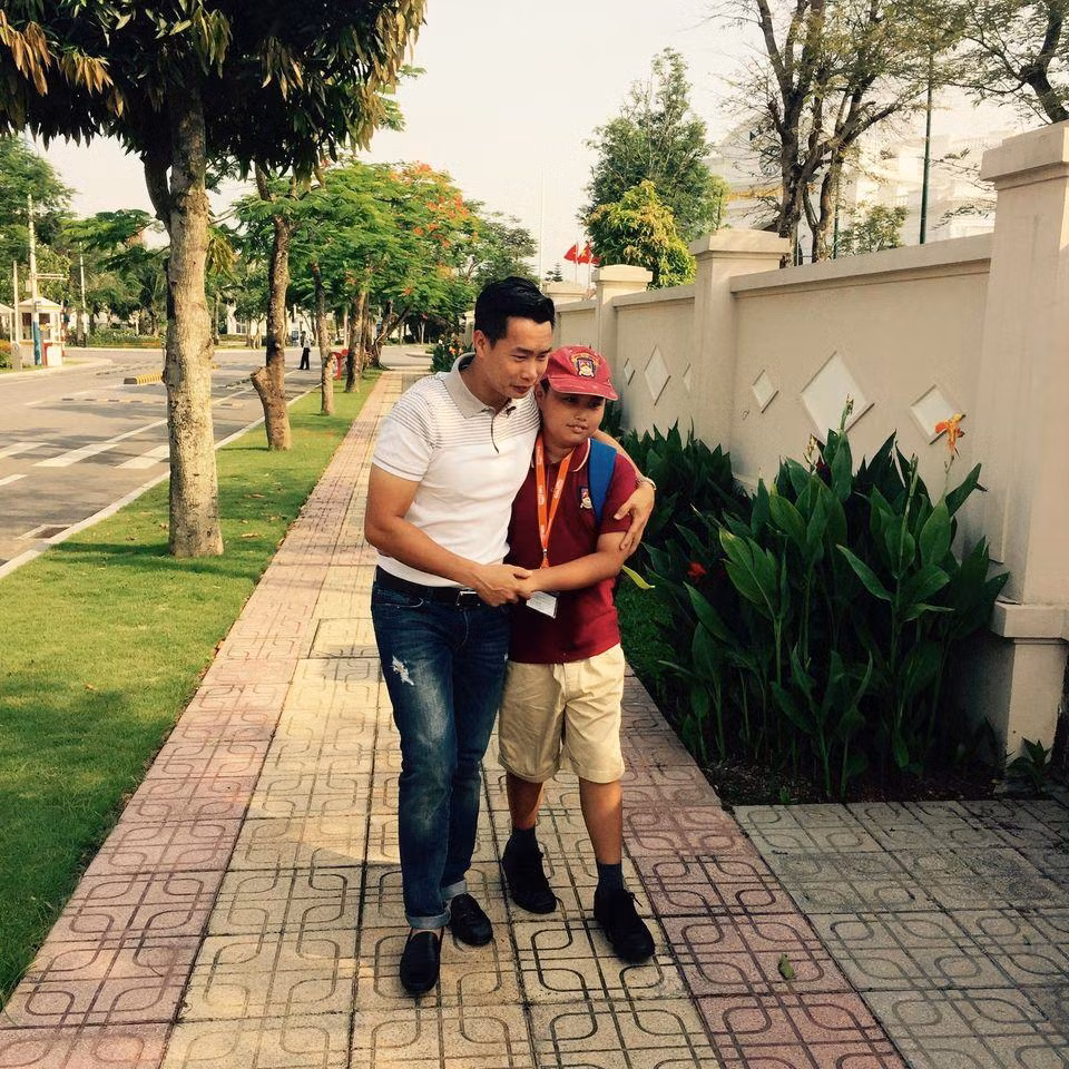 Nam MC quyen luc VTV bi con trai 17 tuoi 