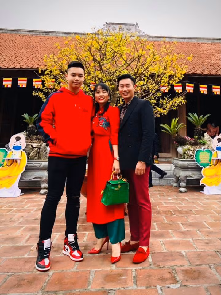 Nam MC quyen luc VTV bi con trai 17 tuoi 