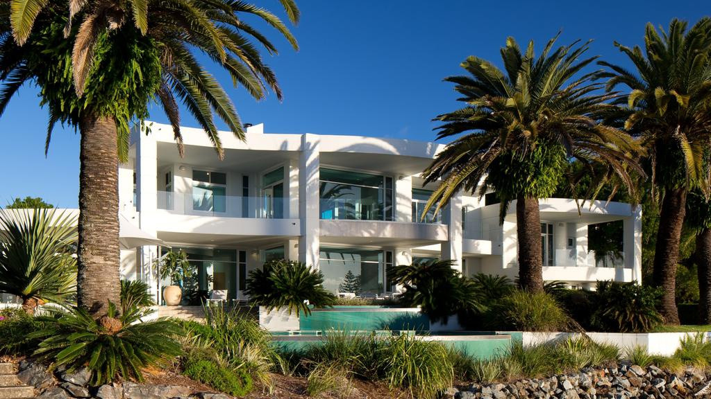 Đầu năm 2021, ông Li cho biết sẽ rao bán dinh thự này. Một số trang môi giới bất động sản ước tính giá bán vào khoảng 50 triệu USD. Con số này vượt qua mức kỷ lục là 25 triệu USD cho một căn biệt thự tại vùng Gold Coast từng được thiết lập trước đó, theo Daily Mail.