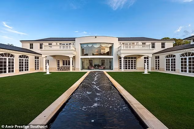 Khu vực vui chơi và tổ chức các bữa tiệc ngoài trời.