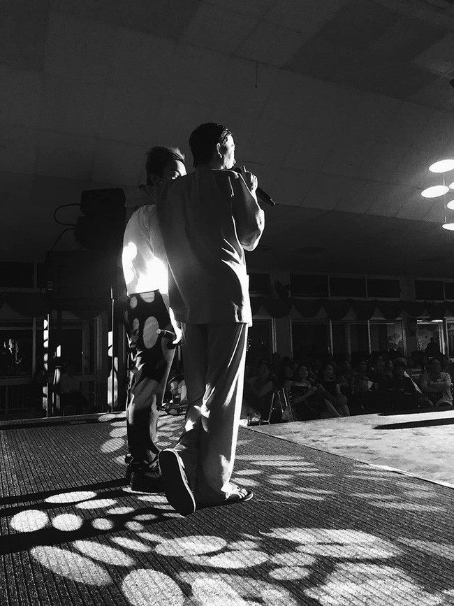 Hoai Linh chi follow nguoi tung 