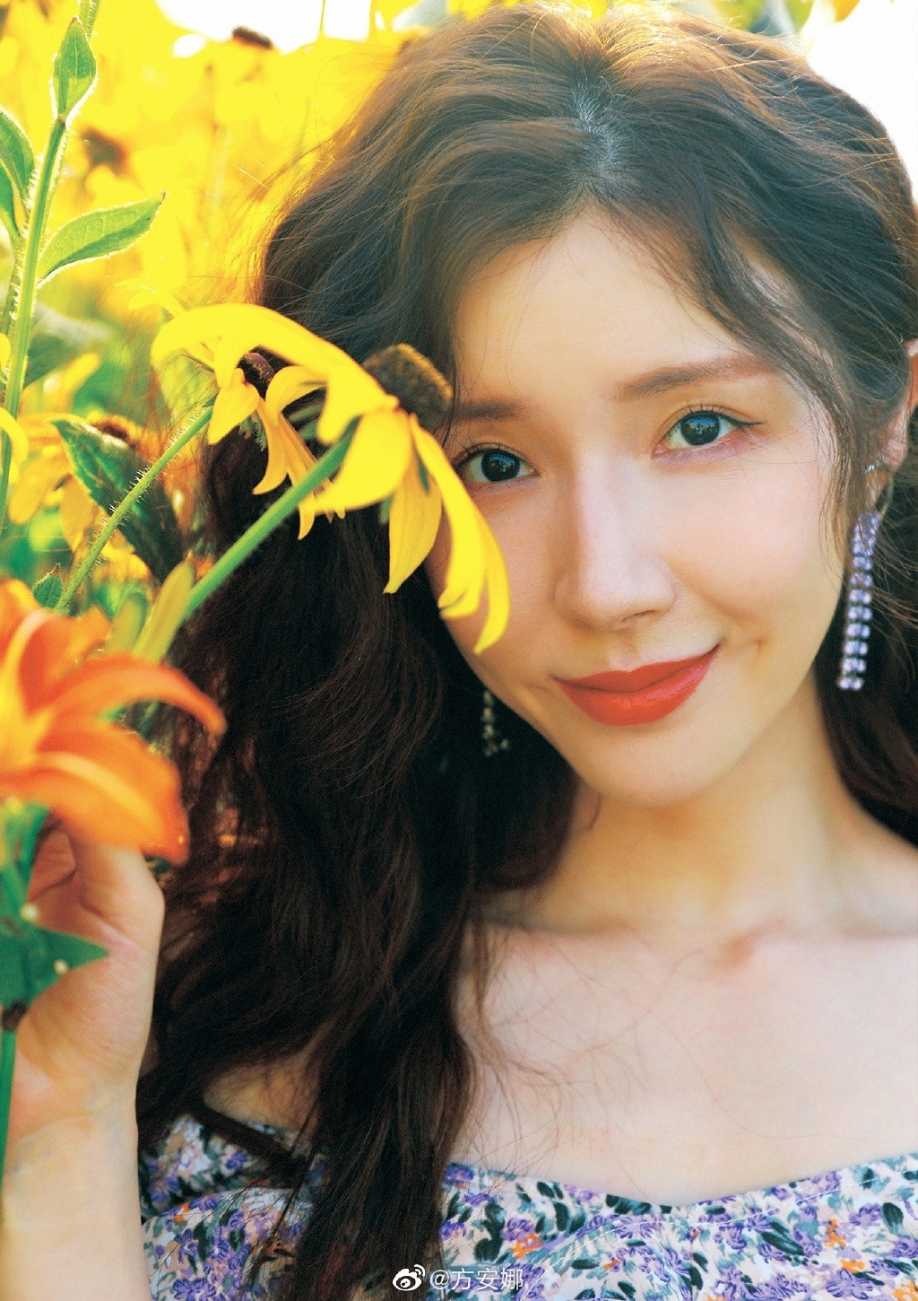  Lý Dịch Phong và Phương An Na quen biết nhau sau bộ phim Love Actually năm 2012. Trong phim, cặp sao đóng vai tình nhân. Họ từng vướng tin đồn có quan hệ trên mức đồng nghiệp. Ngay sau khi hình ảnh vào khách sạn bị đăng tải, tài tử Cổ kiếm kỳ đàm phủ nhận tình cảm cho biết cả hai chỉ là bạn bè lâu năm.