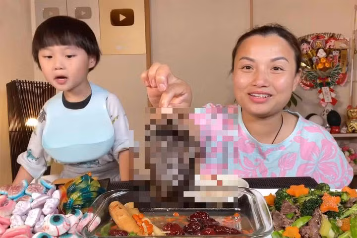 Mukbang thoai trao va chieu tro cau keo nguoi xem