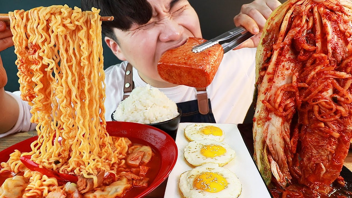 Mukbang thoai trao va chieu tro cau keo nguoi xem-Hinh-2