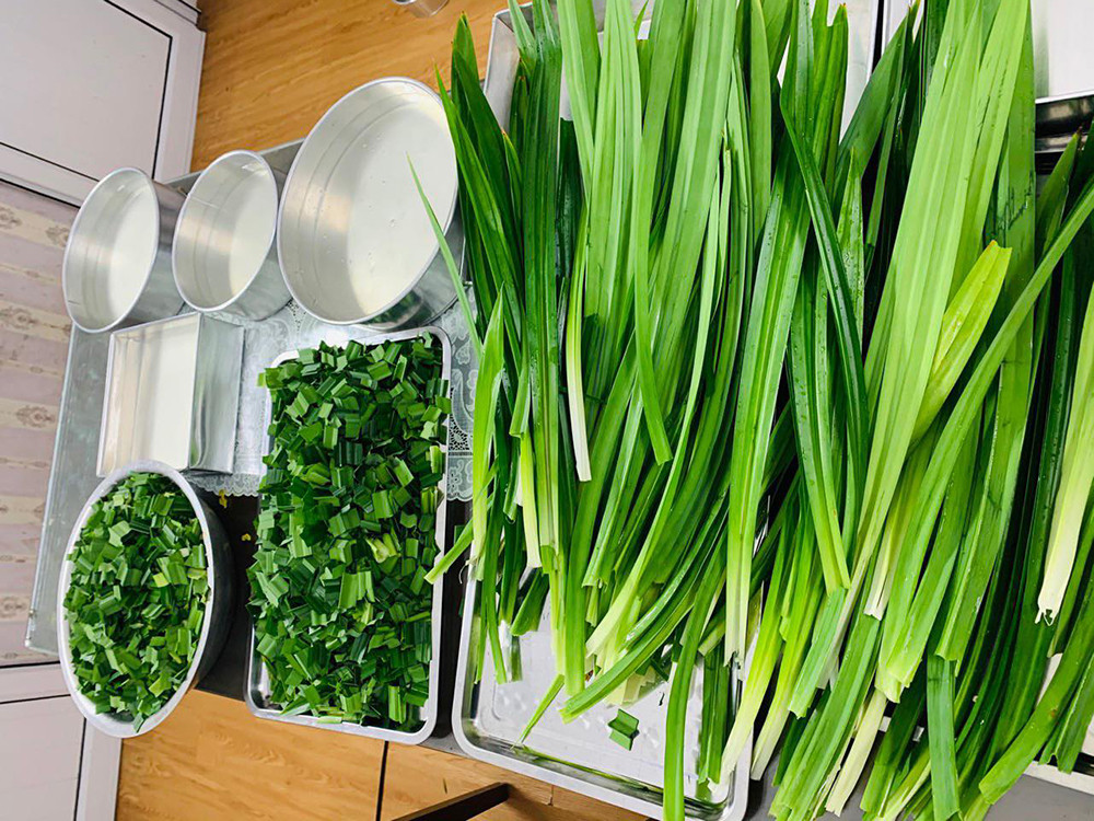 Lam loai banh Trung thu la, moi ngay do khuon ban hon nghin cai