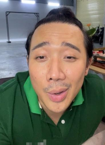 Tran Thanh khien fan giat minh voi dien mao xue xoa kem sac