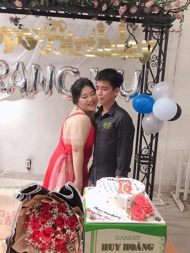 Cô gái yêu chàng trai kém 30kg, lần đầu tiên gặp đã được tỏ tình - Hình 5 Co gai yeu chang trai kem 30kg, lan dau tien gap da duoc to tinh-Hinh-5