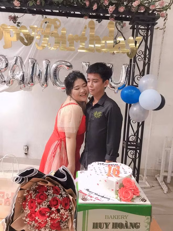 Co gai yeu chang trai kem 30kg, lan dau tien gap da duoc to tinh-Hinh-5