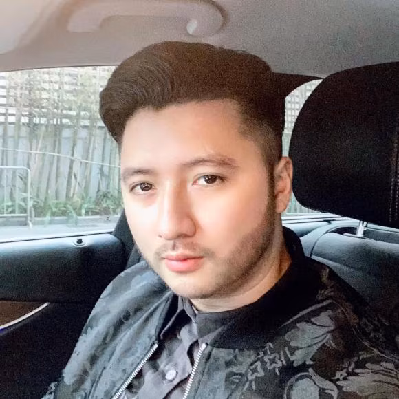 Au Ha My dang anh nen na khi len chua cau an-Hinh-8