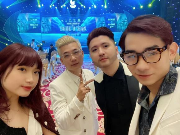 Au Ha My dang anh nen na khi len chua cau an-Hinh-9