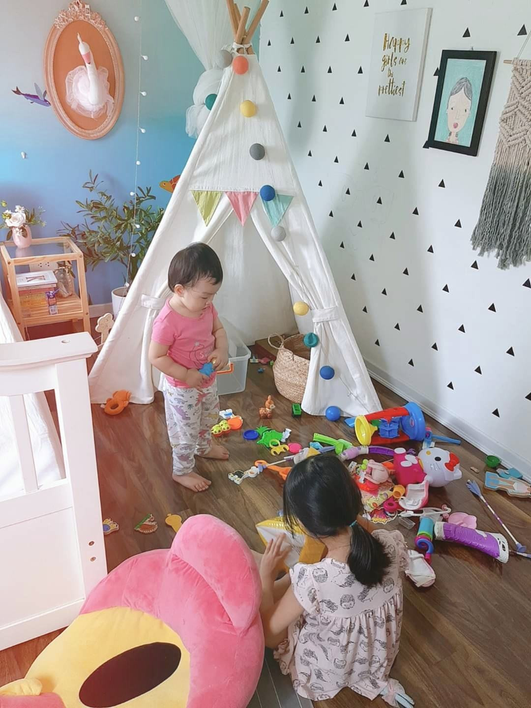 Nhà ống đẹp xuất sắc, ánh sáng rọi thẳng từ nóc xuống ảnh 24