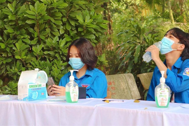 Nhan sac “don tim” cua dan tinh nguyen vien tiep suc mua thi-Hinh-2