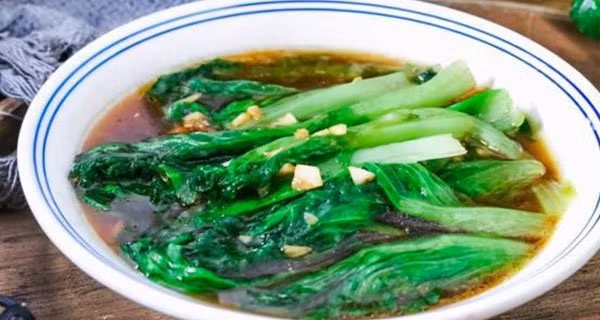 Loai rau dan da giau canxi hap 36 lan canh xuong heo-Hinh-2