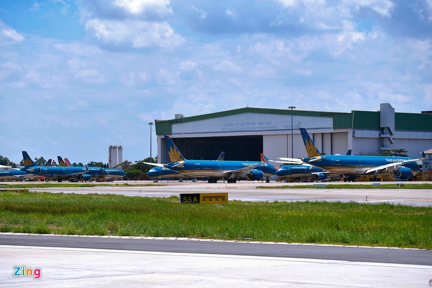 Ngoài ra, máy bay của hãng này còn đậu dày đặc ở "góc tập kết" của Trung tâm sửa chữa máy bay - Vaeco, bênh cạnh sân bay.