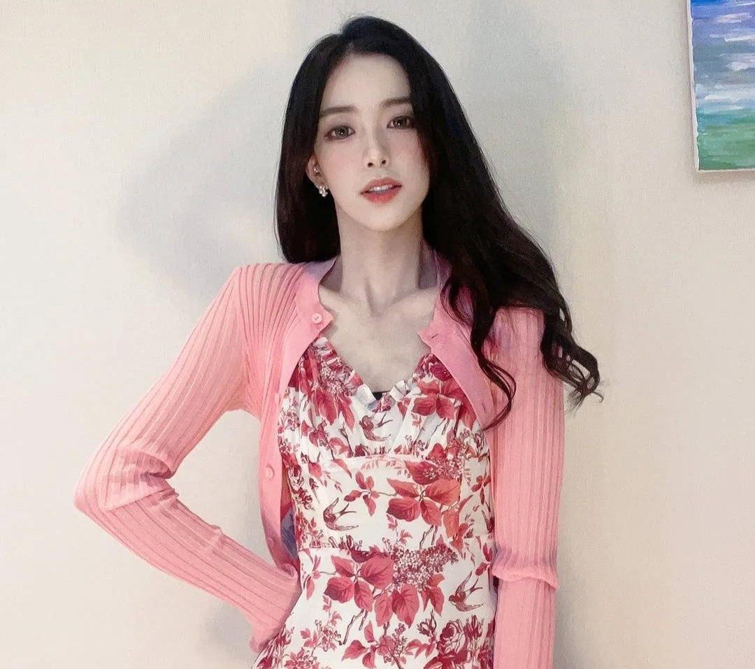 Hot girl Trung Quoc lo guong mat chua trang diem