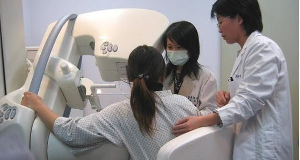 Den do chua sach, phu nu voi va lam 6 viec khien tu cung ton thuong