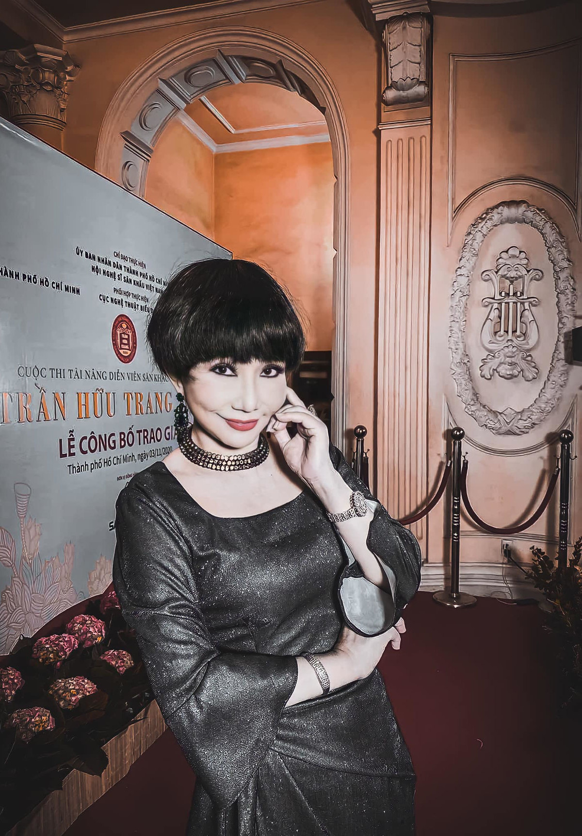 NSUT Thanh Kim Hue tuoi 66 tre trung, sanh dieu qua ong kinh cua chong-Hinh-14