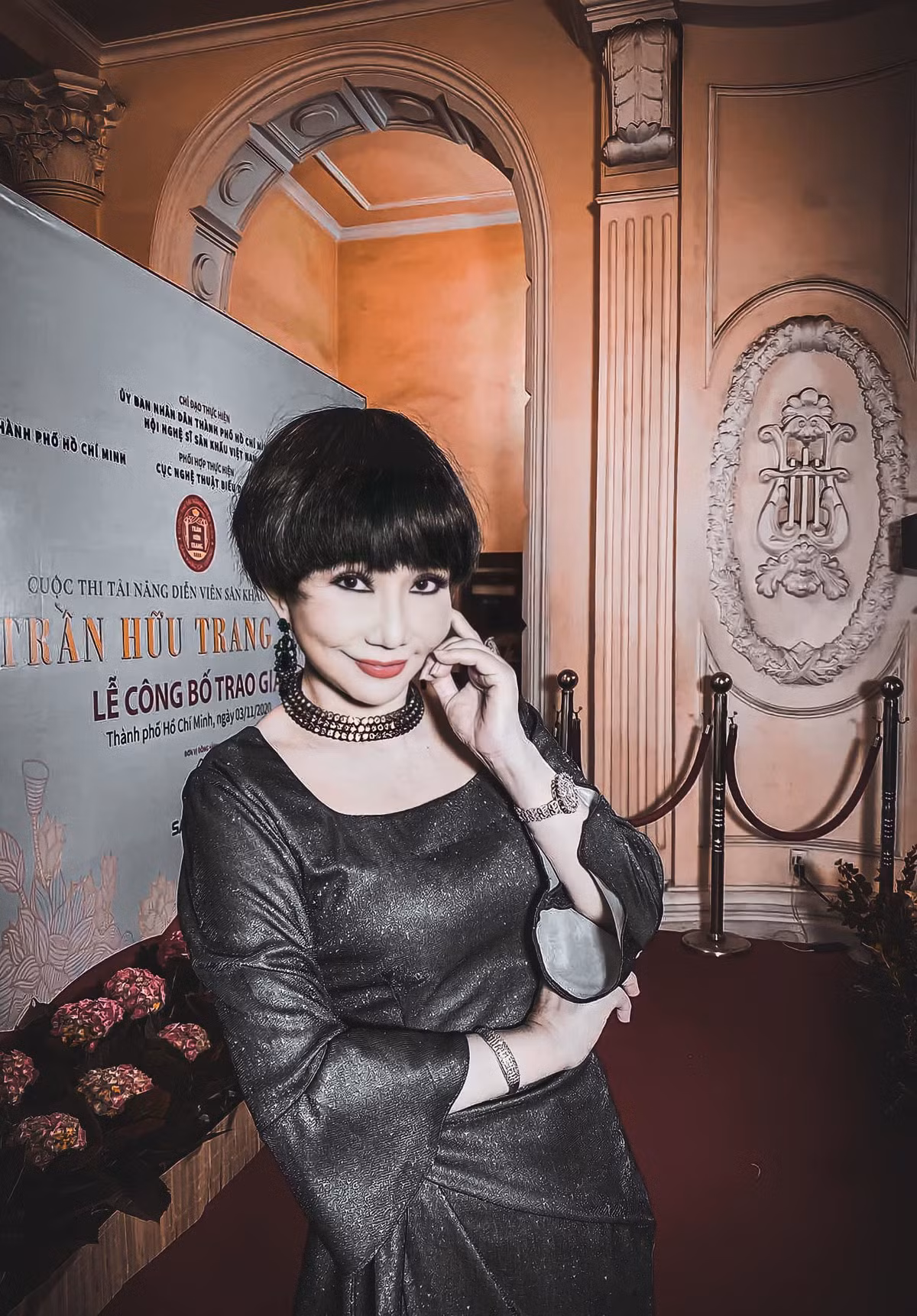 NSUT Thanh Kim Hue tuoi 66 tre trung, sanh dieu qua ong kinh cua chong-Hinh-14