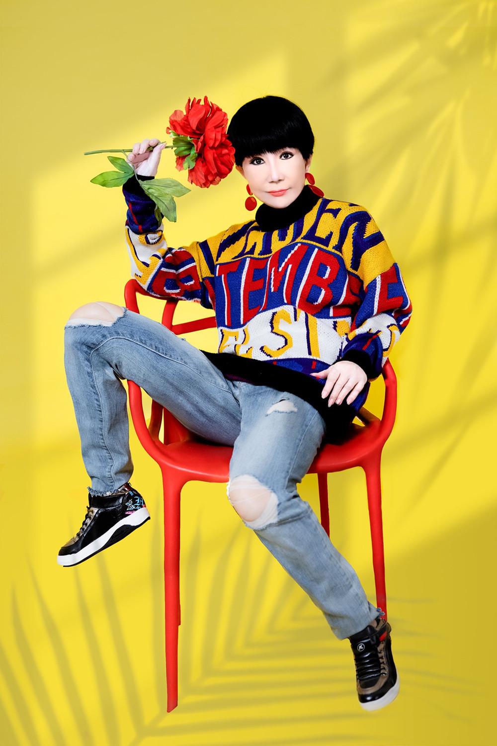 NSUT Thanh Kim Hue tuoi 66 tre trung, sanh dieu qua ong kinh cua chong-Hinh-4