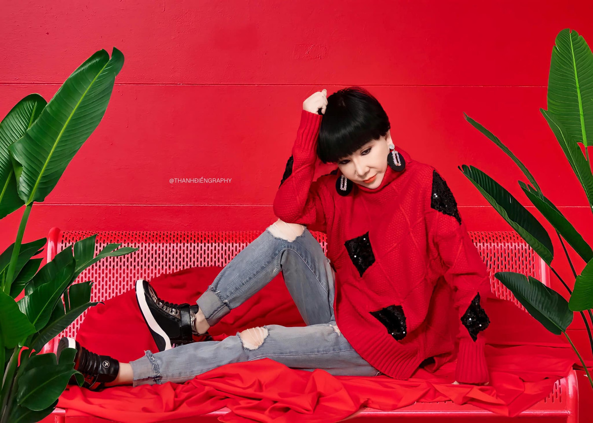 NSUT Thanh Kim Hue tuoi 66 tre trung, sanh dieu qua ong kinh cua chong-Hinh-6