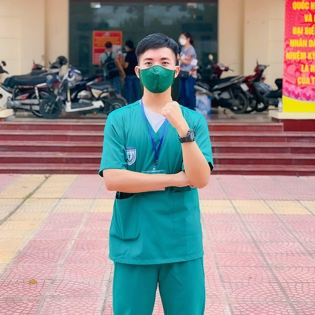 Nam sinh Quan y ke nhung ky niem kho quen khi di chong dich