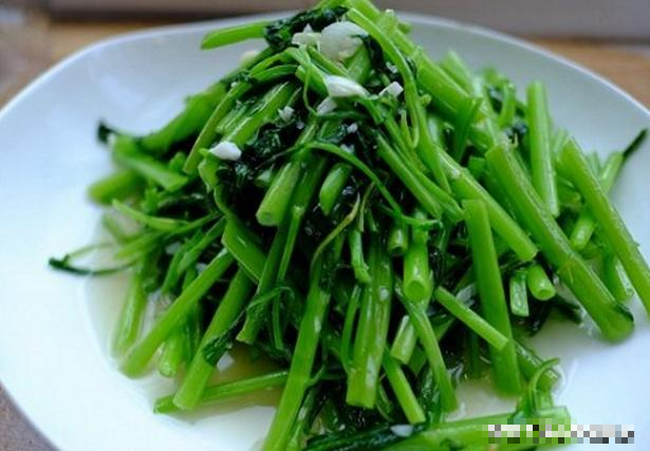 Xao rau muong them buoc nay rau se khong bi tham den, gion ngot hon-Hinh-3