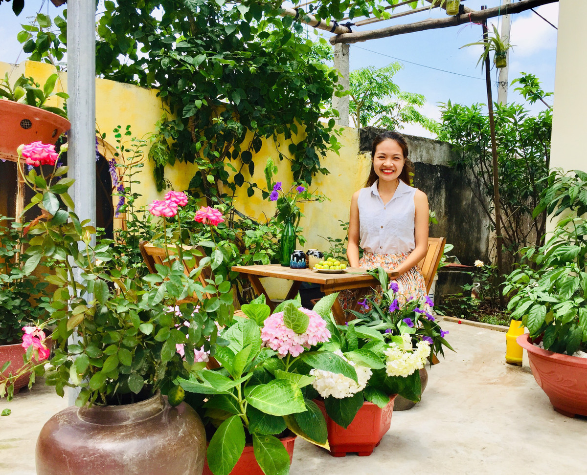 Co gai bo pho ve que trong dich, day ve mien phi cho tre em