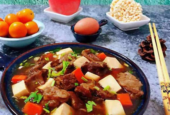 Phan thit cua bo du dat den may cung nen mua cho con an