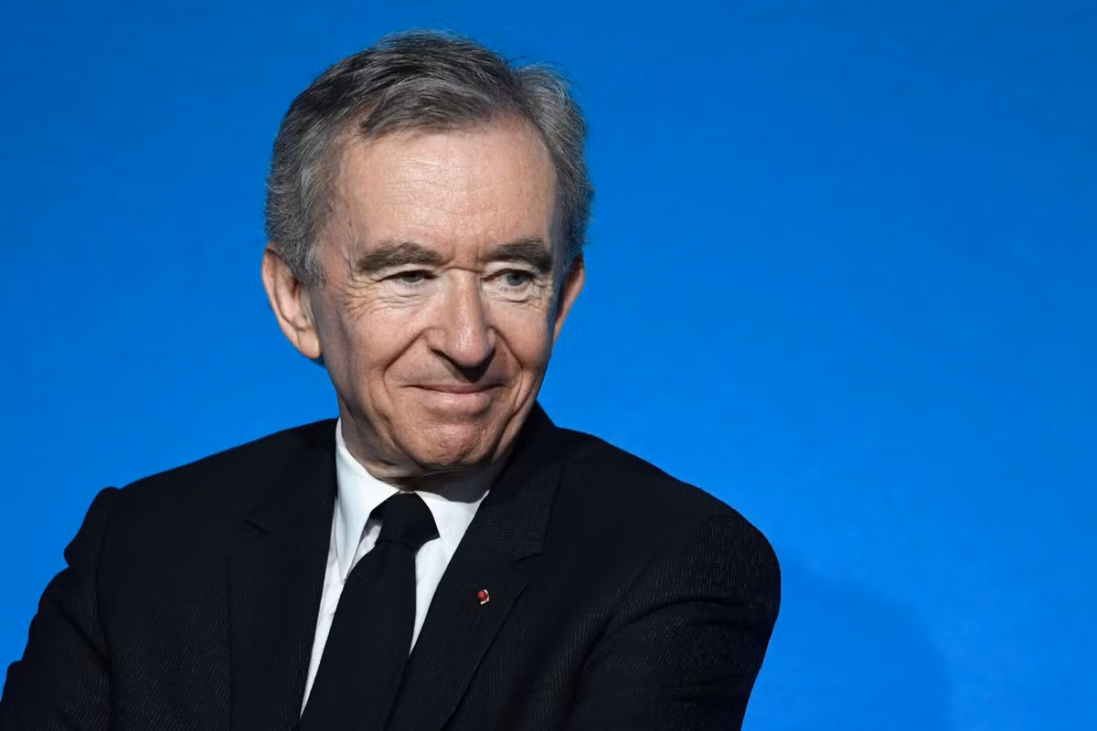 Ông trùm hàng hiệu Pháp vượt mặt Jeff Bezos trở thành người giàu nhất TG ảnh 1