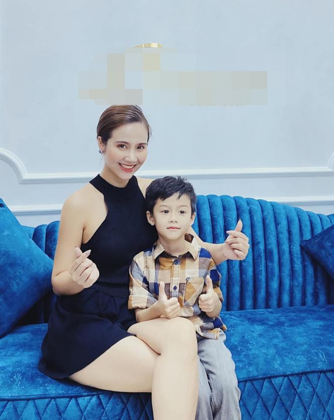 Con trai Huyền Lizzie càng lớn càng đẹp trai như hot boy - Hình 15 Con trai Huyen Lizzie cang lon cang dep trai nhu hot boy-Hinh-15