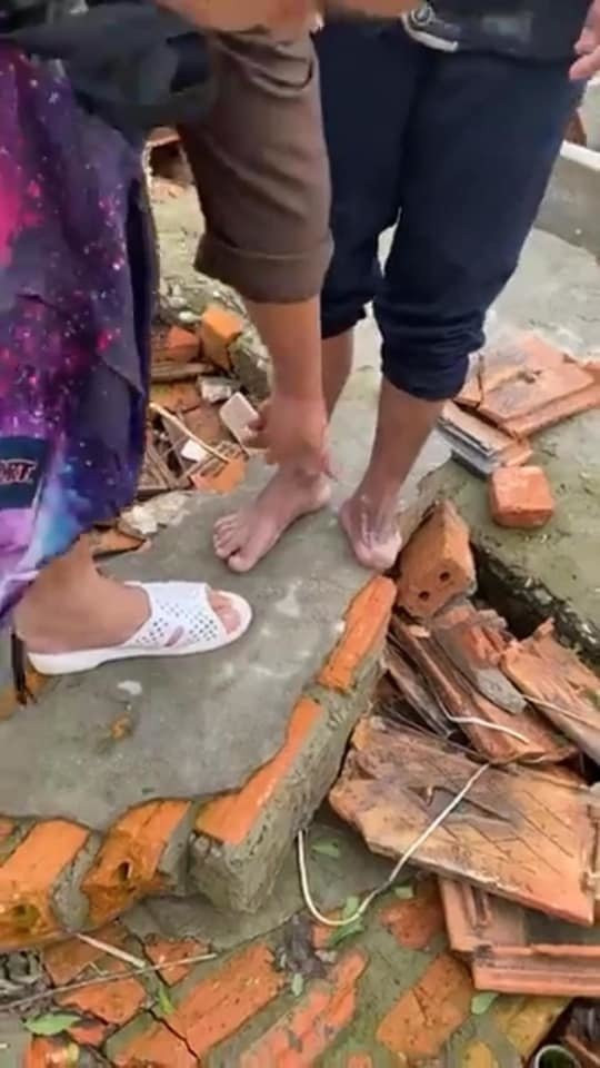 Dat chan canh chan kem lanh lan cua nguoi dan, Quyen Linh noi mot cau day xuc dong-Hinh-2