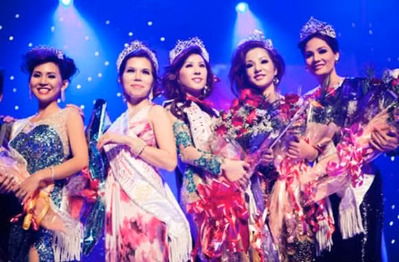 Thu Hoai bi dao lai on ao mua giai Hoa hau gia 1,9 ti-Hinh-3