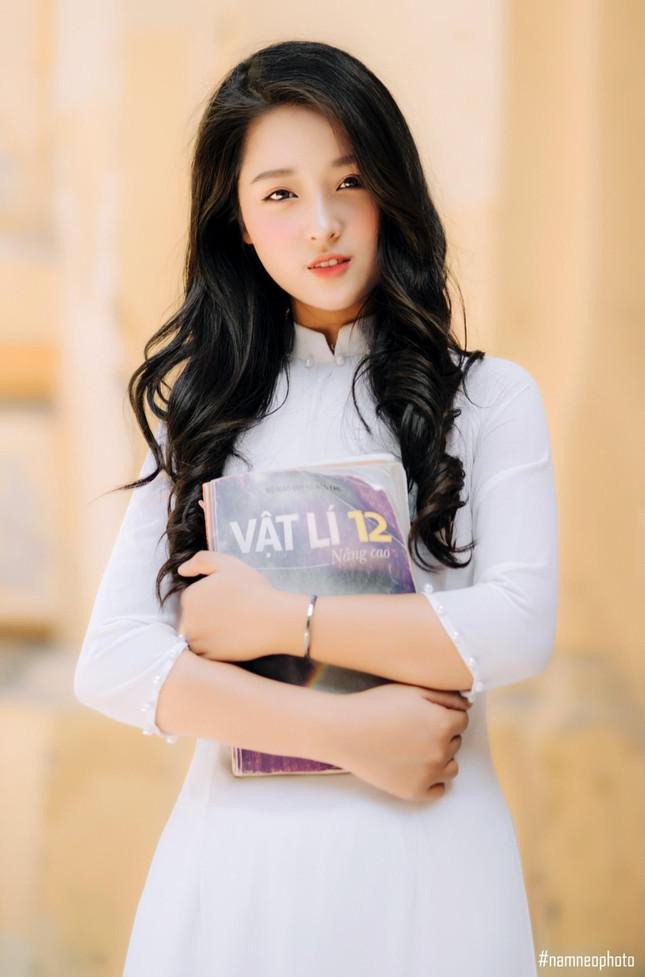 Cô giáo 9x dạy Vật lý xinh đẹp, nổi tiếng mạng xã hội ảnh 4