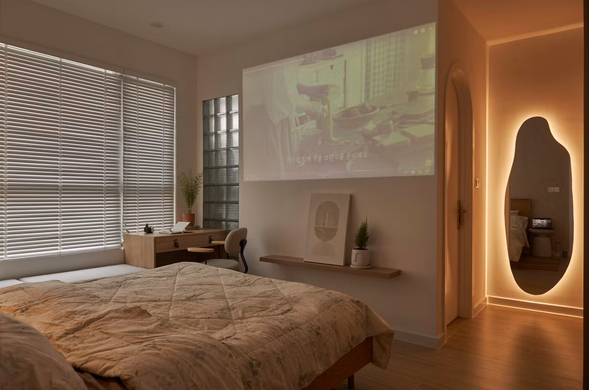 Các không gian sinh hoạt, ví dụ như góc làm việc, được tối giản hết mức có thể.