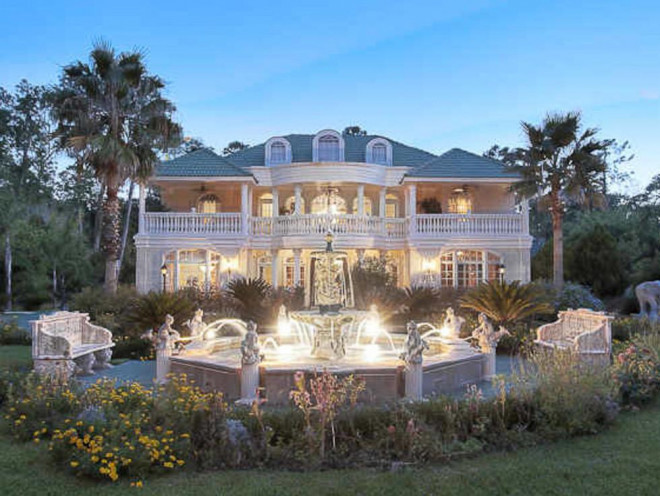 Dinh cơ hơn 80 tỷ của ông trùm giàu có tiếng trong thế giới ngầm Dinh co hon 80 ty cua ong trum giau co tieng trong the gioi ngam