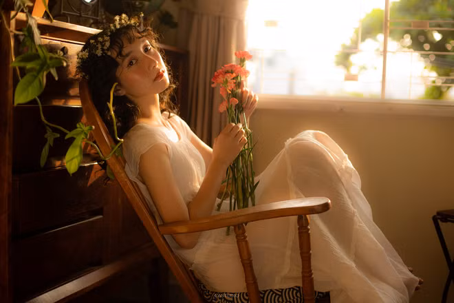 br/> Huyền My chọn ngành Tài chính vì yêu thích làm việc với các con số và đam mê kinh doanh. "Nhiều người giữ định kiến về ngoại hình, nói không tin mình học chuyên Toán vì phong cách có phần ngọt ngào, điệu đà. Không ít người còn nói con gái học môn này thì tính cách cũng khô khan, cứng nhắc. Thật ra vẻ ngoài không nói lên mình là ai", cô chia sẻ.