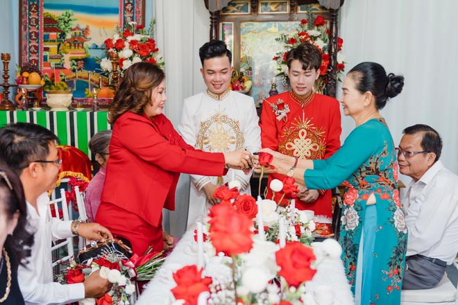 Hai chàng trai nên duyên từ cú tát trời giáng - Hình 6 Hai chang trai nen duyen tu cu tat troi giang-Hinh-6