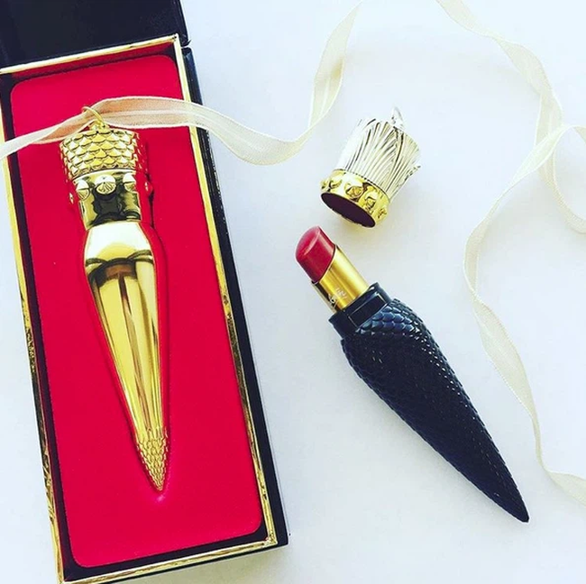 Thấy vật lạ trong nhà vệ sinh, tôi nghi chồng đang "vụng trộm" Thay vat la trong nha ve sinh, toi nghi chong dang