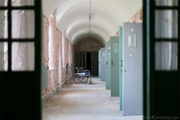 "Tôi nghĩ nó giống như một cuốn nhật ký của riêng tôi, nơi ghi lại những địa điểm tôi đến, nhưng thật tuyệt khi mọi người có thể nhìn thấy nó”, AdamX chia sẻ về blog của mình. 