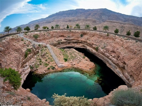 Chiêm ngưỡng cảnh đẹp "mê hồn" của 6 hố tự nhiên trên thế giới ảnh 3