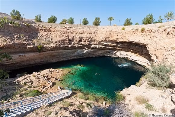 Chiêm ngưỡng cảnh đẹp "mê hồn" của 6 hố tự nhiên trên thế giới ảnh 4