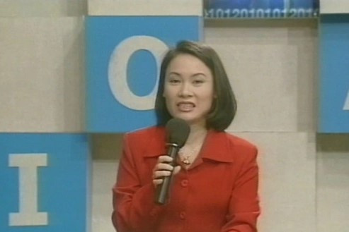 Trong 22 năm Olympia lên sóng, có tất cả 17 người đảm nhận vị trí MC của chương trình. Mỗi người một phong cách và mang lại dấu ấn riêng cho khán giả. Nhà báo Tạ Bích Loan là người đầu tiên dẫn dắt Olympia. MC hiện tại là Phạm Ngọc Huy và Trần Khánh Vy. Ảnh: VTV.