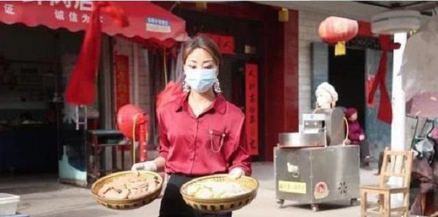 Co gai ban thit gay chu y vi ngoai hinh noi bat-Hinh-2