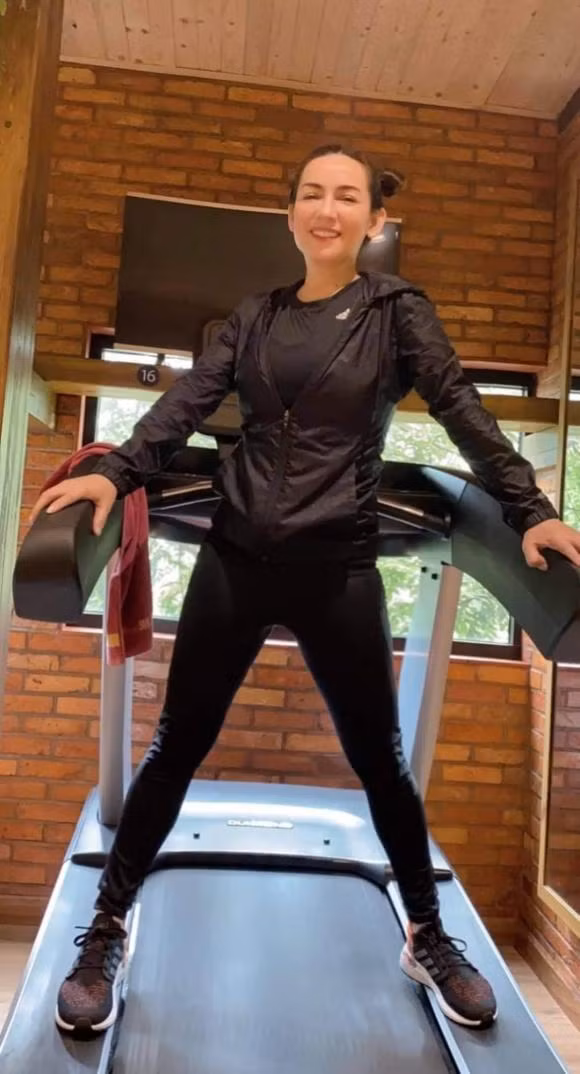 Voc dang cua Phi Nhung o nguong U50 khien ai nay deu bat ngua-Hinh-2