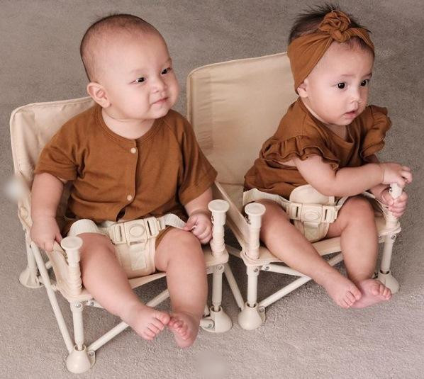 Cười ngất khoảnh khắc Lisa măm nhầm "vếu" ba Kim Lý - Hình 9 Cuoi ngat khoanh khac Lisa mam nham