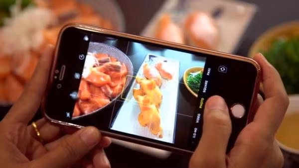 Quan my noi tieng o Nhat thang thung “cam cua” cac YouTuber