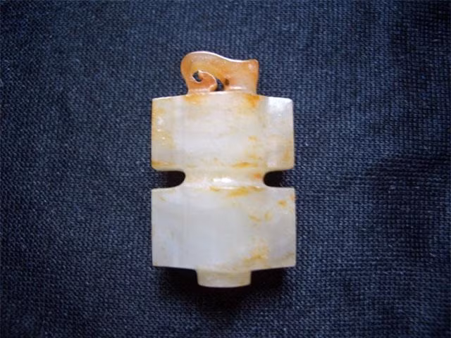 Trong ngôi mộ cổ nhà Hán xuất hiện đồ tạo tác bằng ngọc thiêng ảnh 2 Trong ngôi mộ cổ nhà Hán xuất hiện đồ tạo tác bằng ngọc thiêng ảnh 2