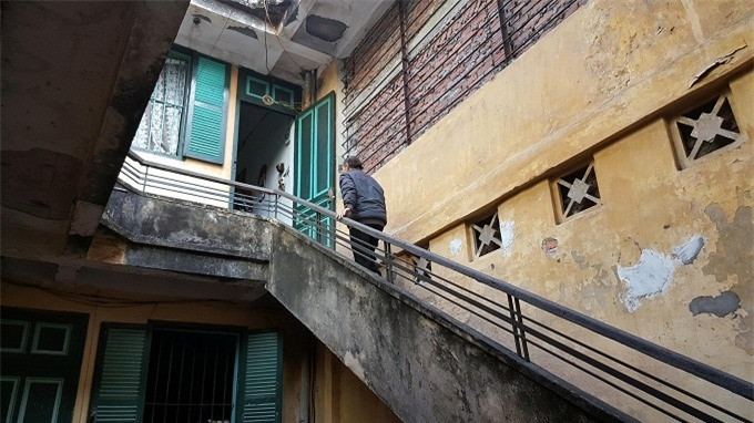 Nhà được xây dựng theo kiểu bám theo mặt phố để tiện lợi cho việc buôn bán, bố cục hình ống, chia thành nhiều lớp, có chức năng sử dụng khác nhau và được thông gió, lấy sáng tự nhiên bằng cácgiếng trời. Ảnh: Nhật Linh