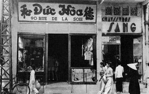 Ông Thái An chia sẻ, thời Pháp thuộc, phố Hàng Đàocó tênRue de la Soie (phố bán lụa). Đây từng được ví là khu phố buôn bán sầm uất, nổi tiếng nhất nhì đất Hà thành. Ảnh: Tư liệu