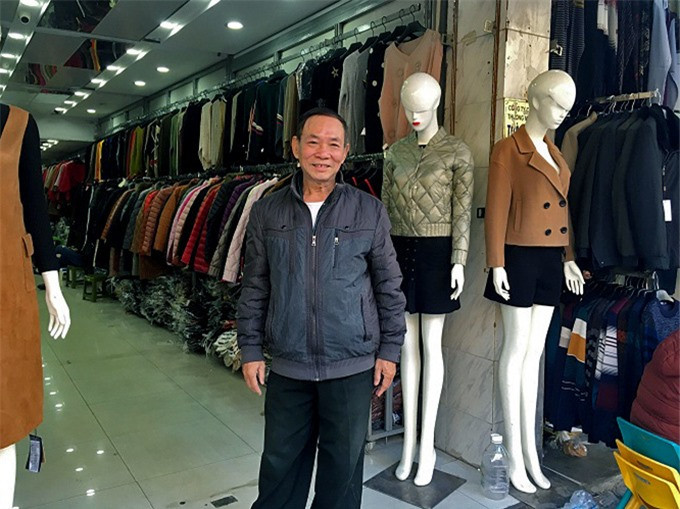 Nằm trên con phố Hàng Đàonổi tiếng, căn nhà 3 tầng, rộng 200 mét vuông của gia đình ông Nguyễn Thái An (SN 1943, phường Hàng Đào, quận Hoàn Kiếm, Hà Nội) là một trong những căn nhà cổ của Hà Nội còn giữ lại được những nét kiến trúc nguyên thủy bên trong. Ảnh: Thanh Hải 